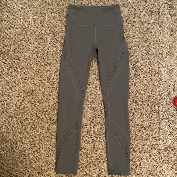 Green 7/8 Lululemon Leggings - Picture 1 of 2